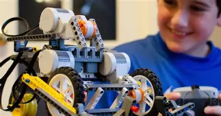 A learner with a LEGO robot car